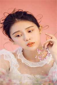 《穿越七零:冷面军官被侨军医拿捏了》小说主角初念雪顾呈远全文章节免费在线阅读